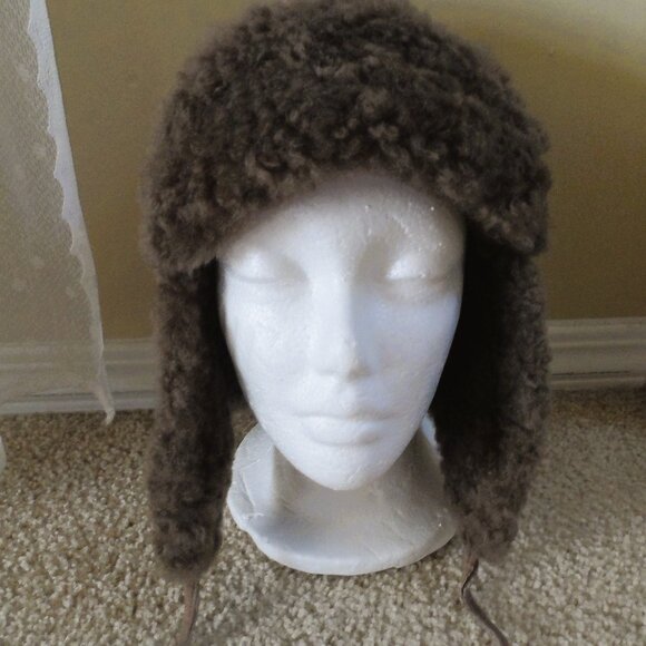 Shearling Sheepskin Winter Hat - Picture 2 of 6